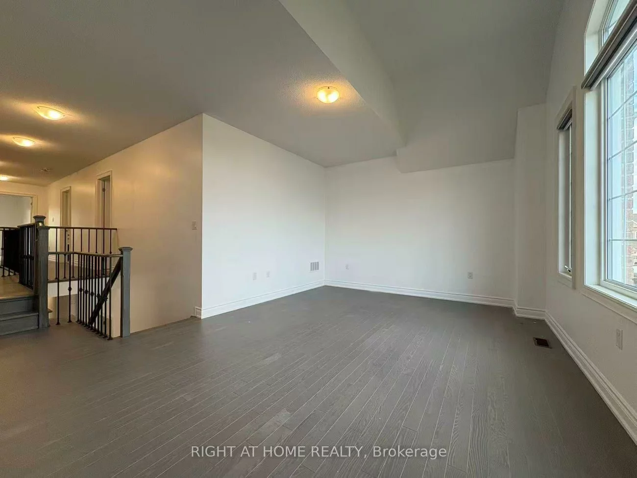 4, Empire, Bradford, Bradford West Gwillimbury