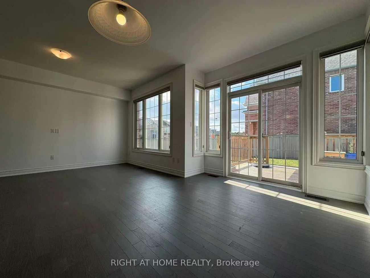 4, Empire, Bradford, Bradford West Gwillimbury