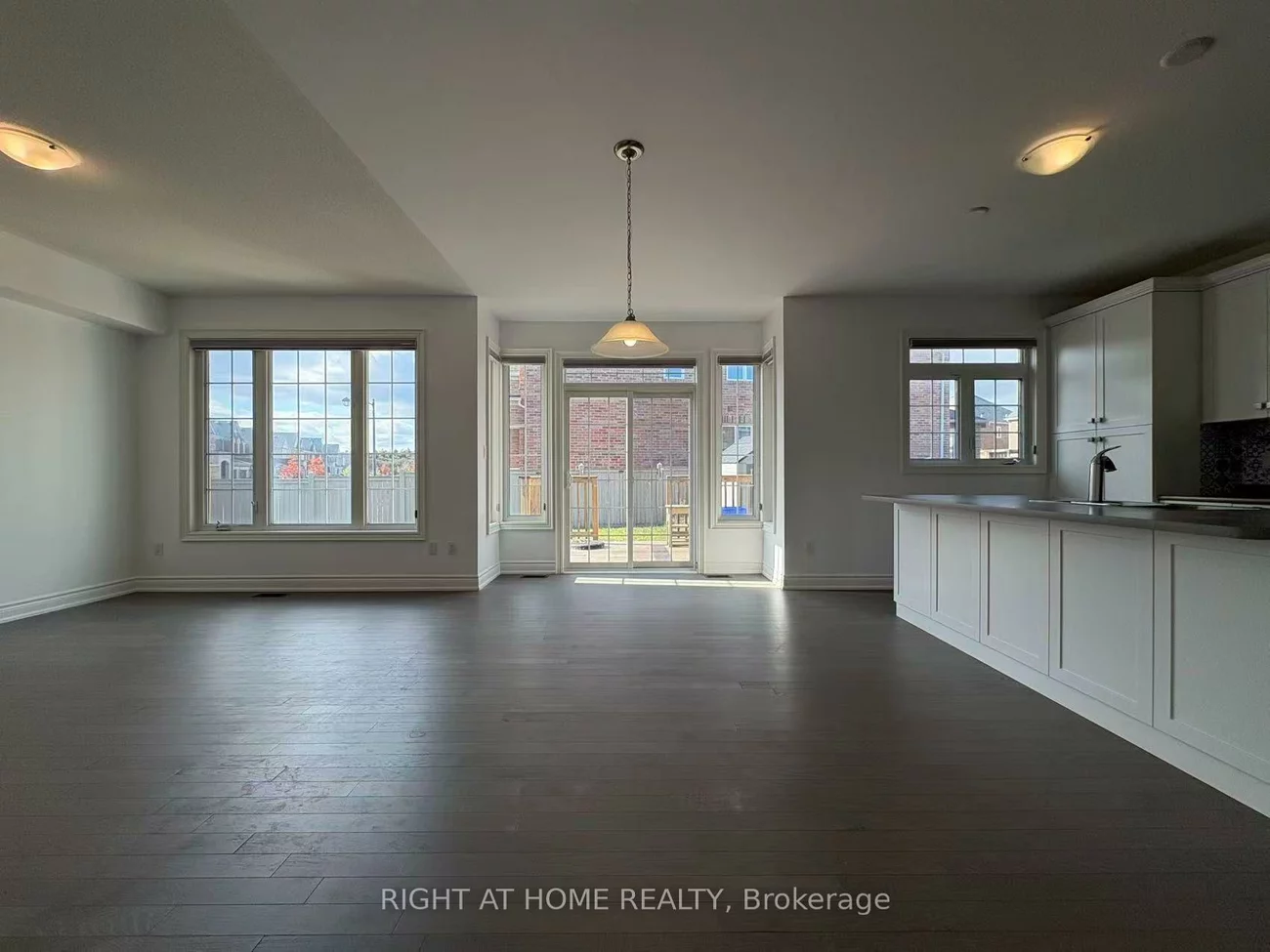4, Empire, Bradford, Bradford West Gwillimbury