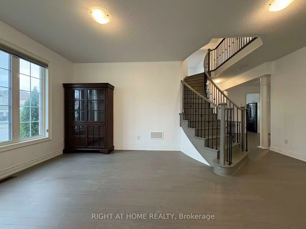 4, Empire, Bradford, Bradford West Gwillimbury