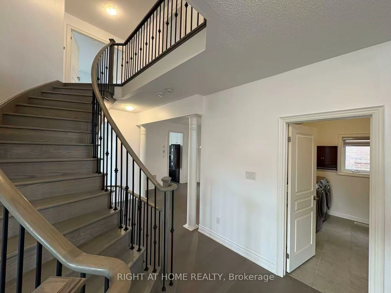 4, Empire, Bradford, Bradford West Gwillimbury