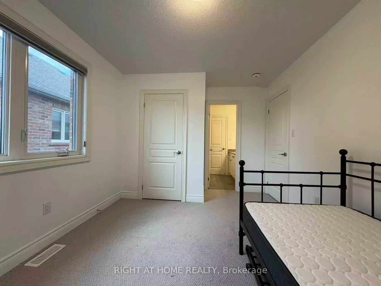 4, Empire, Bradford, Bradford West Gwillimbury