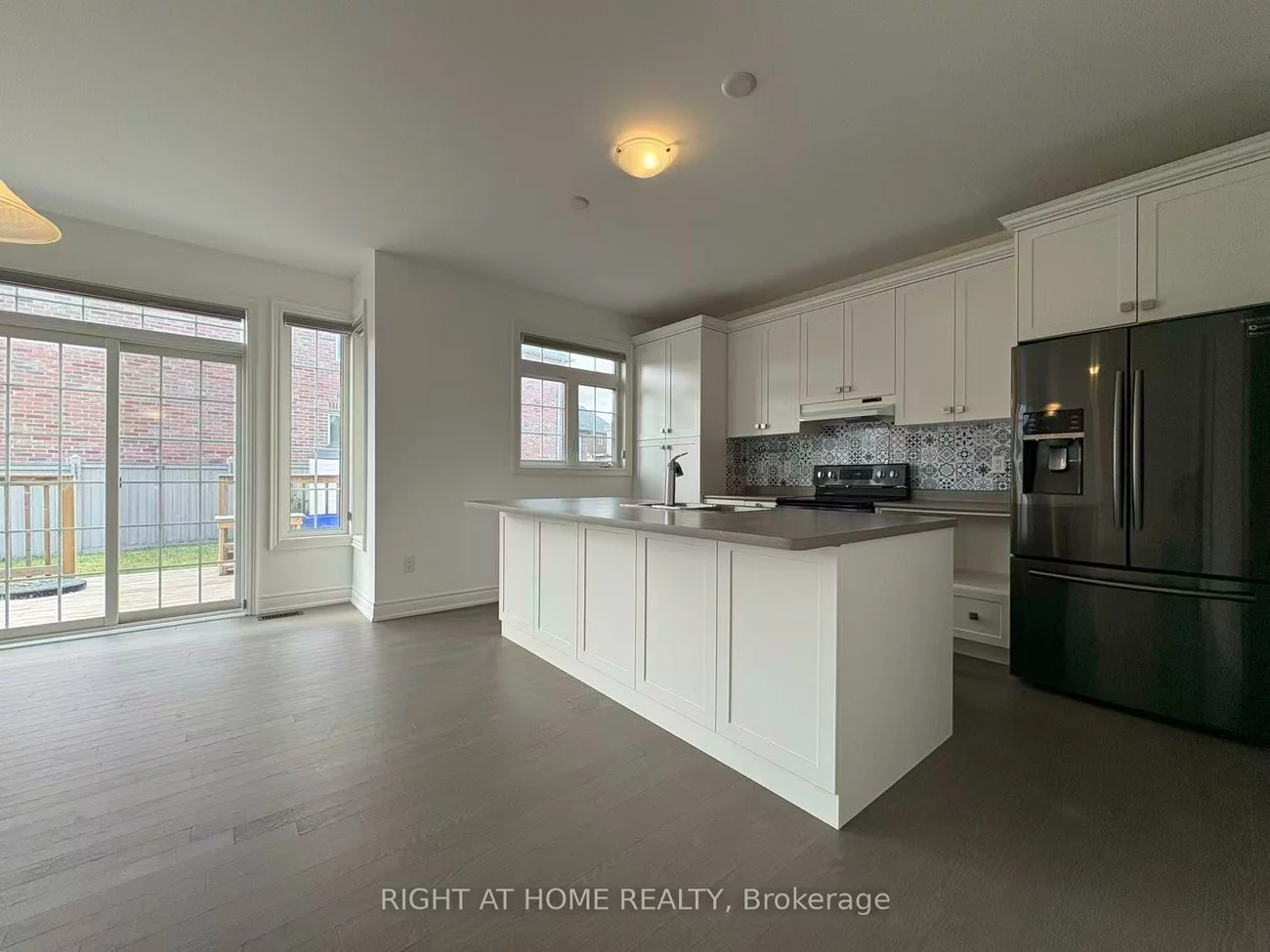 4, Empire, Bradford, Bradford West Gwillimbury
