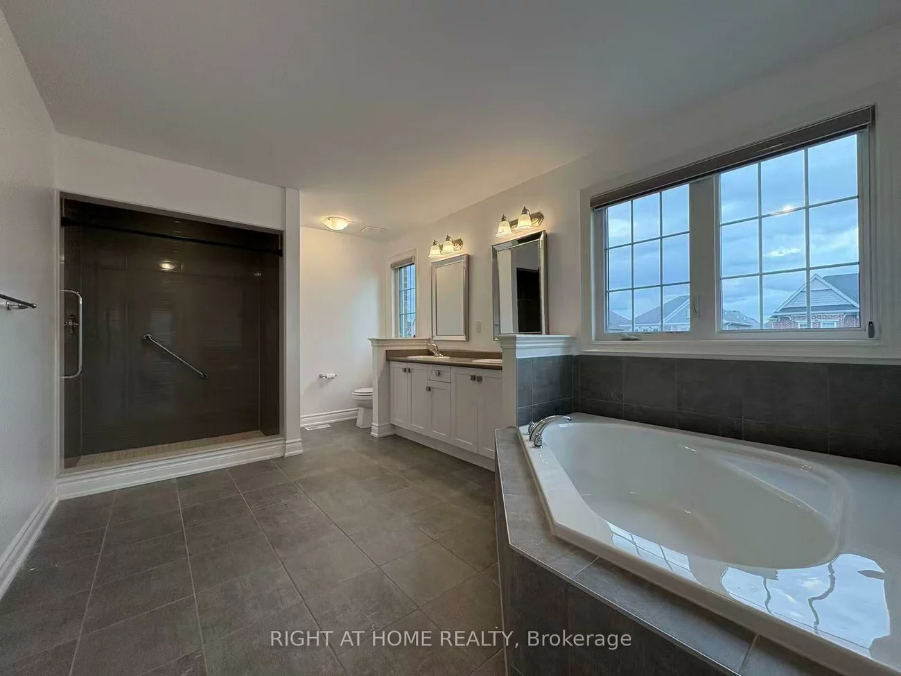 4, Empire, Bradford, Bradford West Gwillimbury