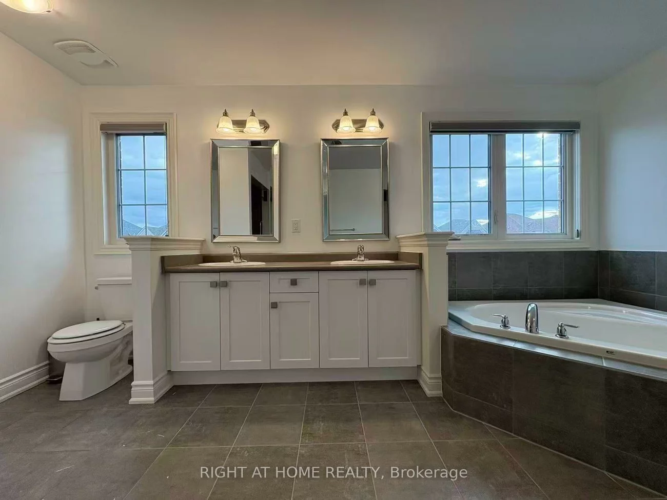 4, Empire, Bradford, Bradford West Gwillimbury