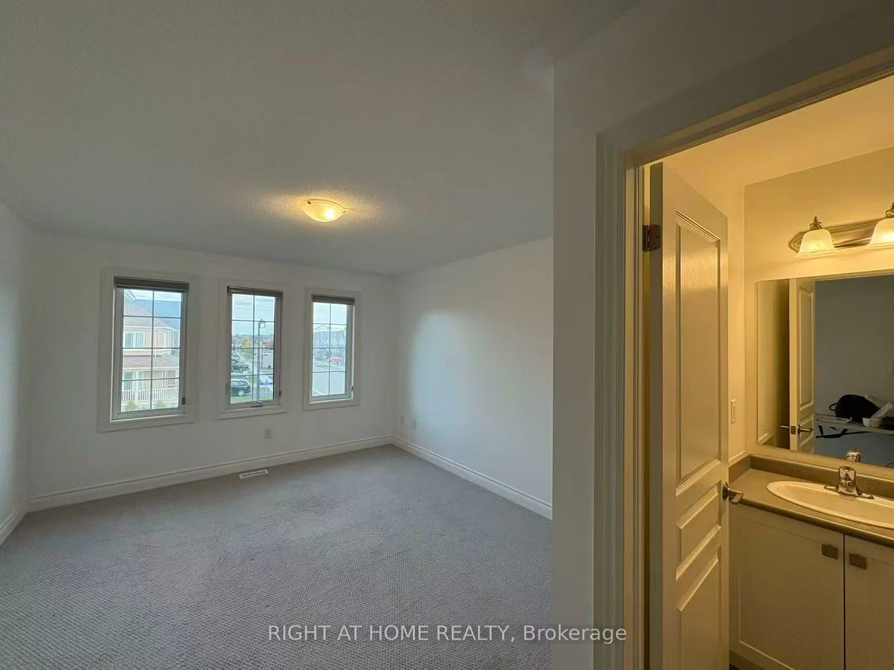4, Empire, Bradford, Bradford West Gwillimbury
