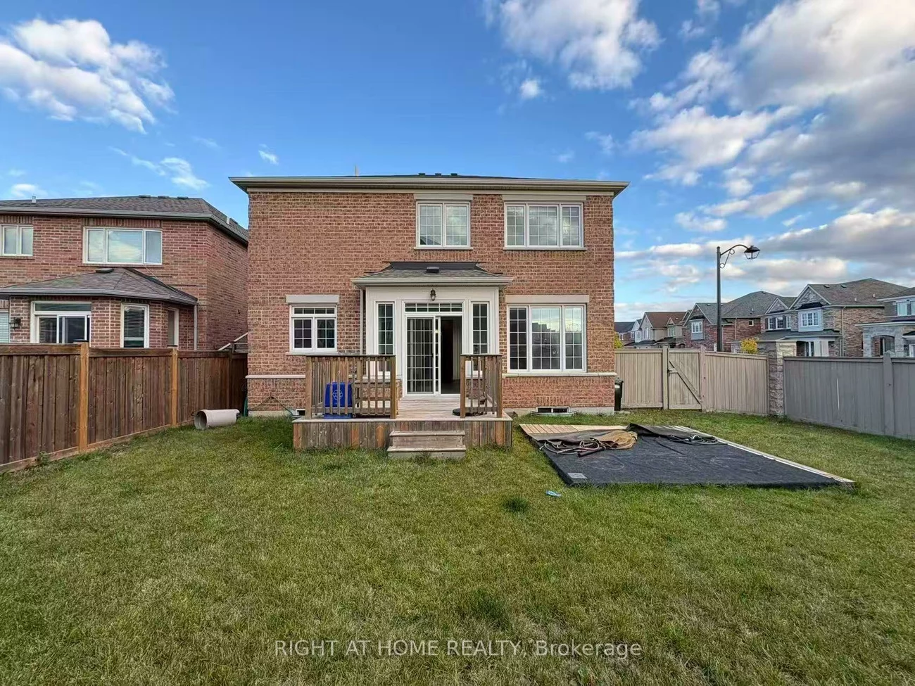 4, Empire, Bradford, Bradford West Gwillimbury