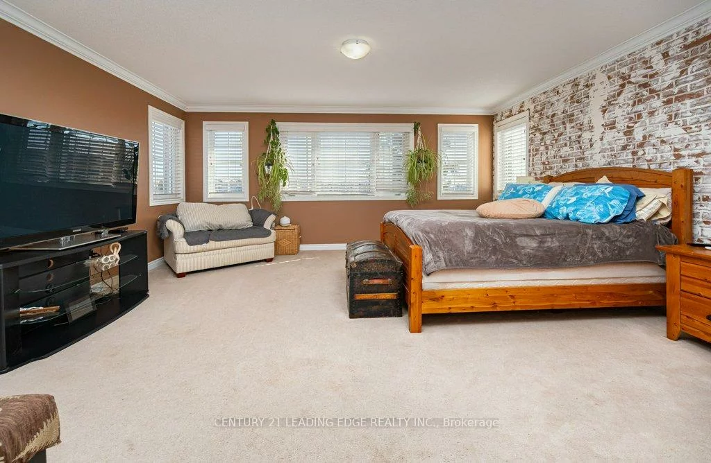 1, Russel, Bradford, Bradford West Gwillimbury