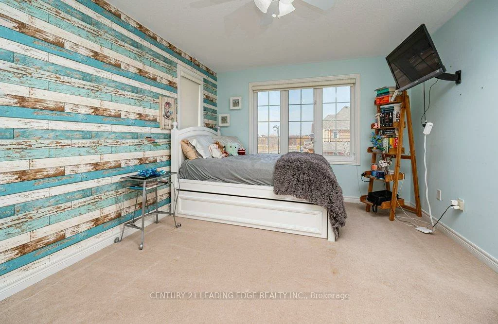 1, Russel, Bradford, Bradford West Gwillimbury