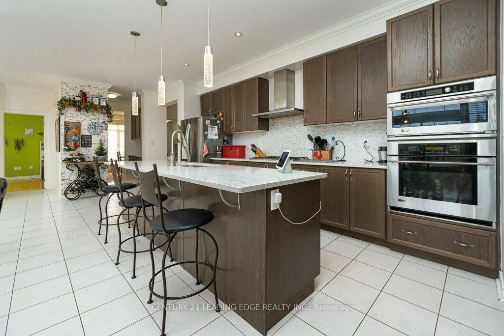 1, Russel, Bradford, Bradford West Gwillimbury