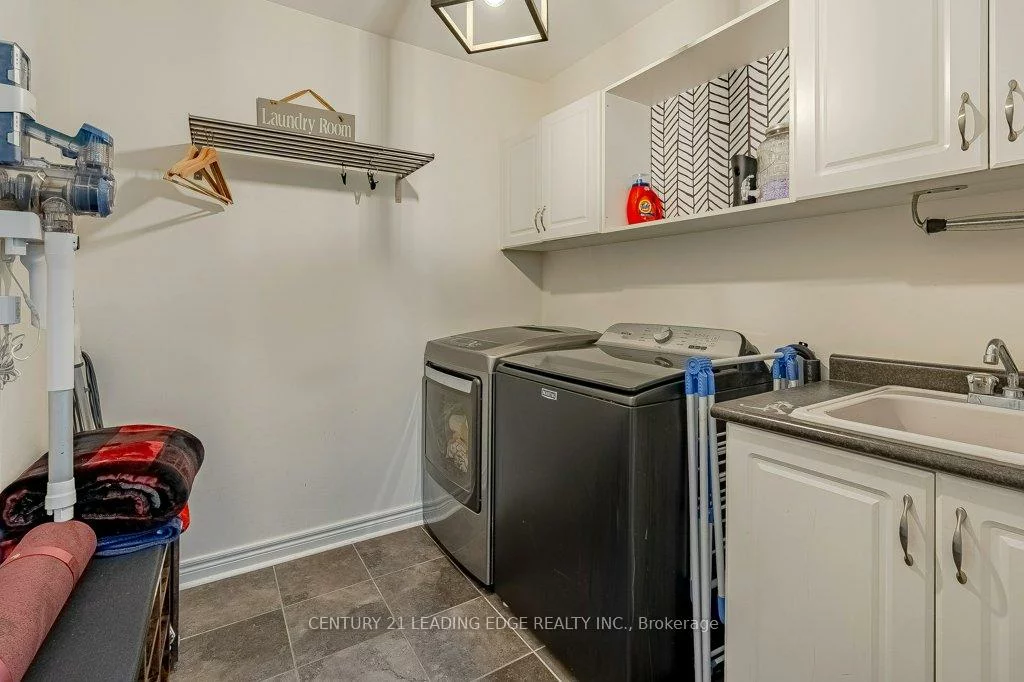 1, Russel, Bradford, Bradford West Gwillimbury