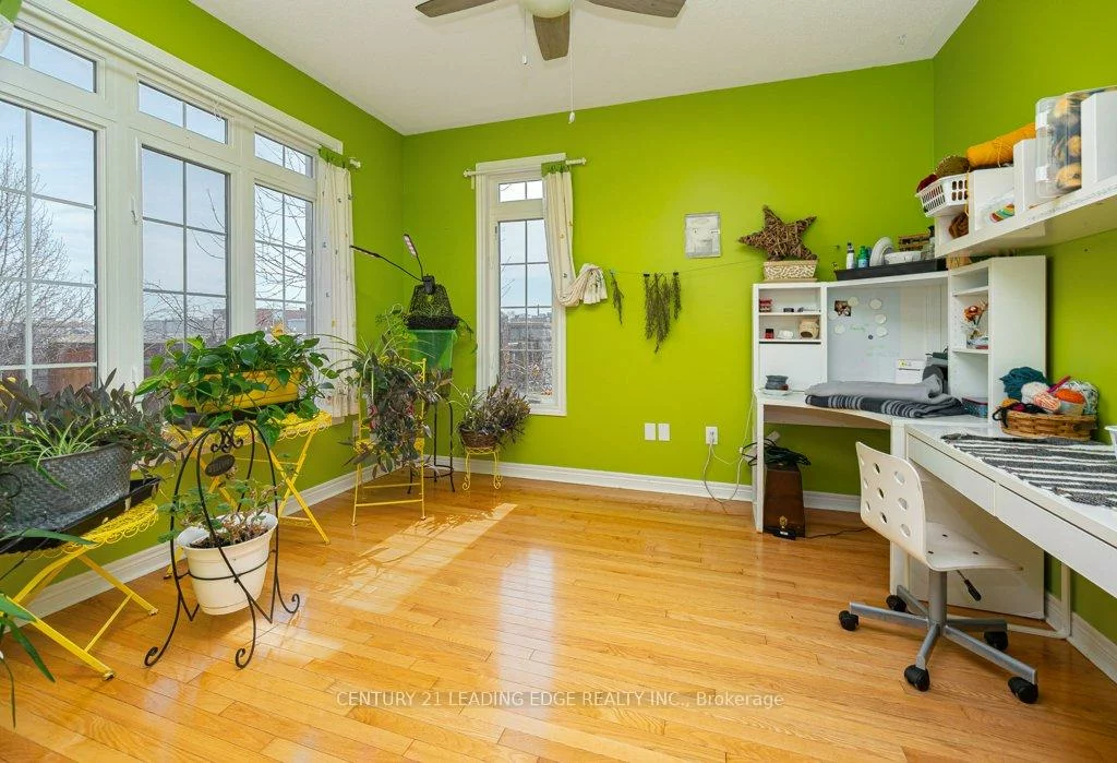 1, Russel, Bradford, Bradford West Gwillimbury