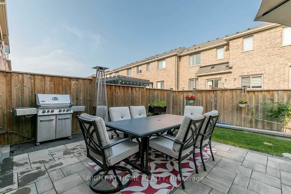 86, Selby, Bradford, Bradford West Gwillimbury