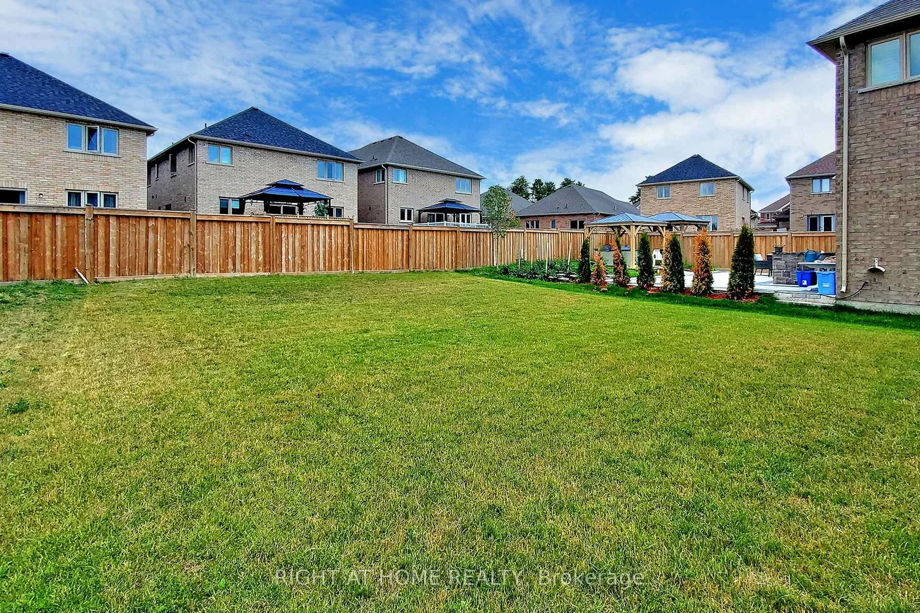 128, Milby, Bradford, Bradford West Gwillimbury