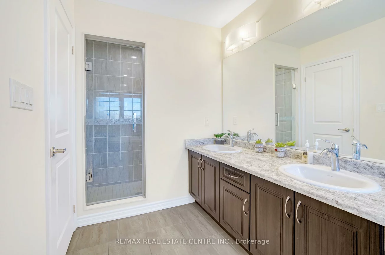 4, Westlake, Bradford, Bradford West Gwillimbury