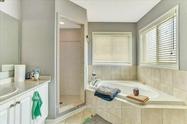 240, Armstrong, Bradford, Bradford West Gwillimbury