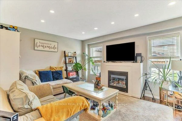 240, Armstrong, Bradford, Bradford West Gwillimbury