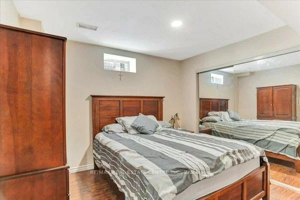 240, Armstrong, Bradford, Bradford West Gwillimbury
