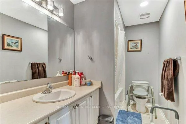 240, Armstrong, Bradford, Bradford West Gwillimbury