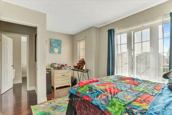 240, Armstrong, Bradford, Bradford West Gwillimbury