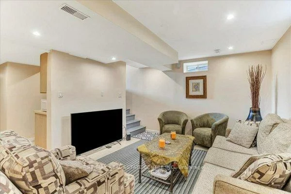 240, Armstrong, Bradford, Bradford West Gwillimbury