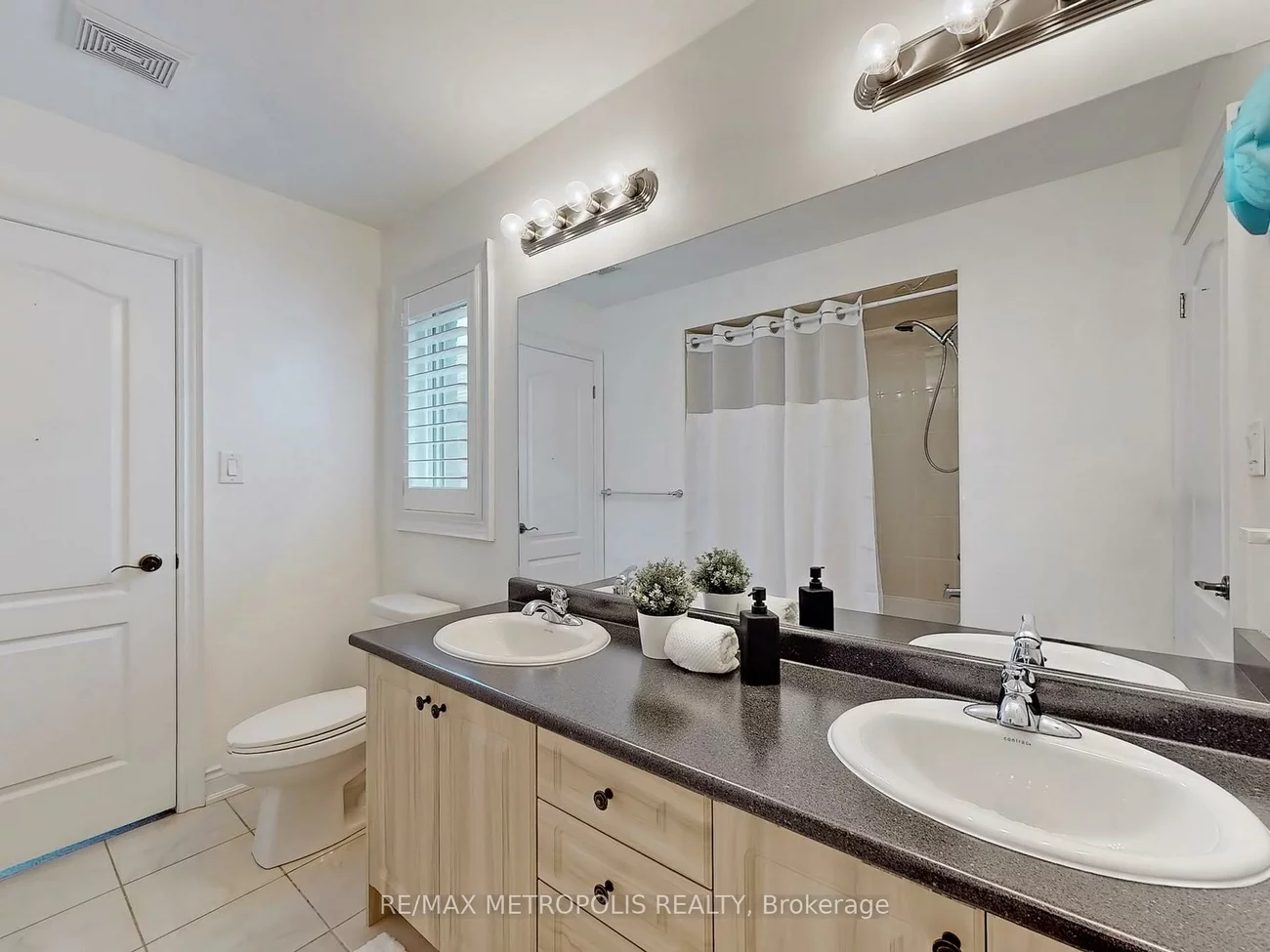 124, Milby, Bradford, Bradford West Gwillimbury