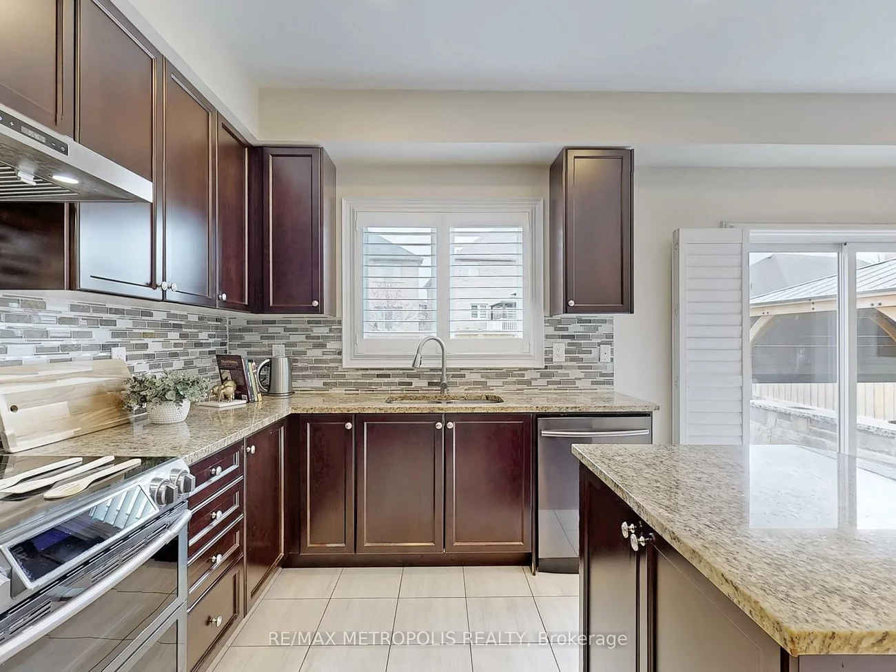 124, Milby, Bradford, Bradford West Gwillimbury