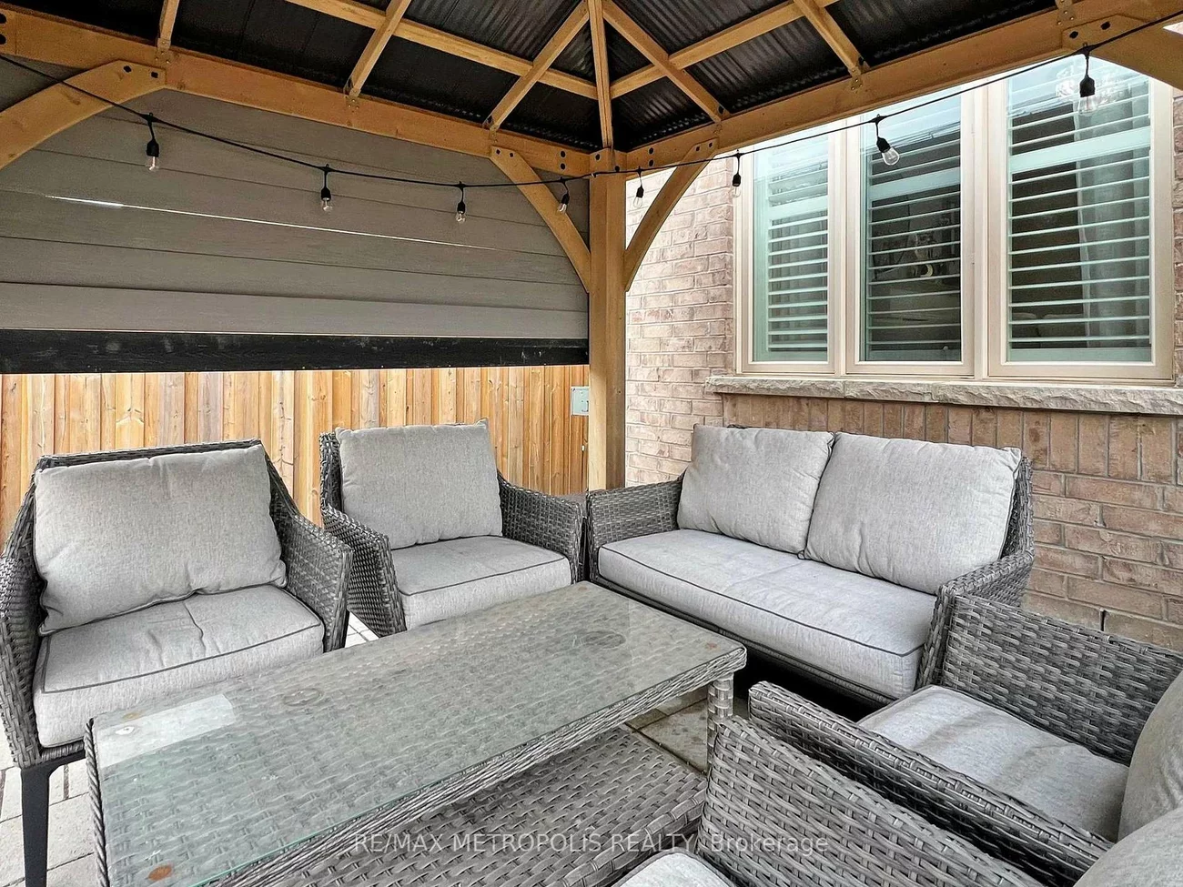 124, Milby, Bradford, Bradford West Gwillimbury