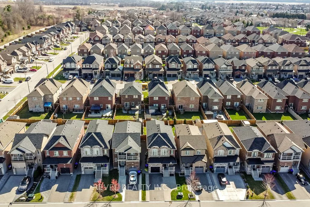 55, Tyndall, Bradford, Bradford West Gwillimbury