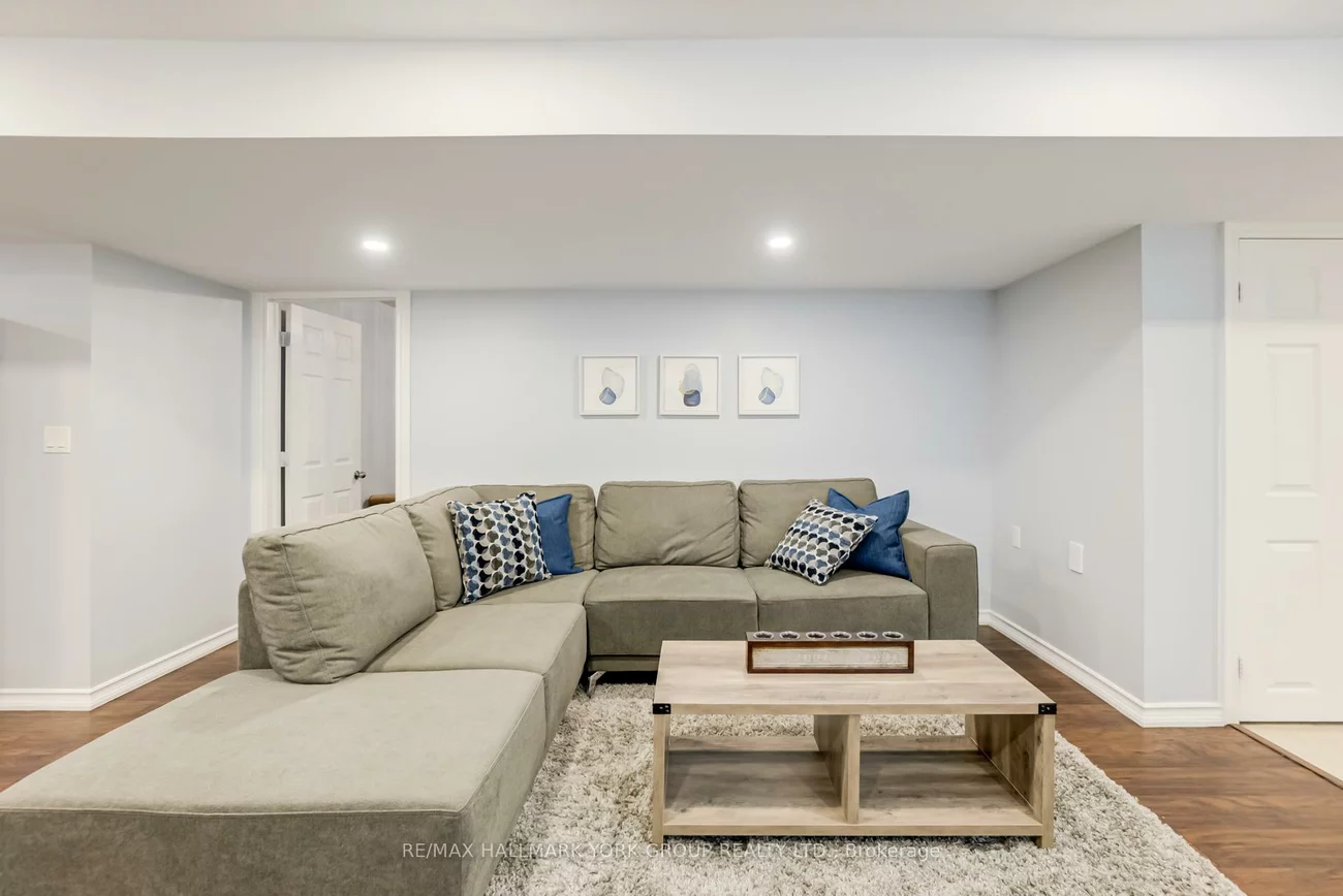 95, Chelsea, Bradford, Bradford West Gwillimbury