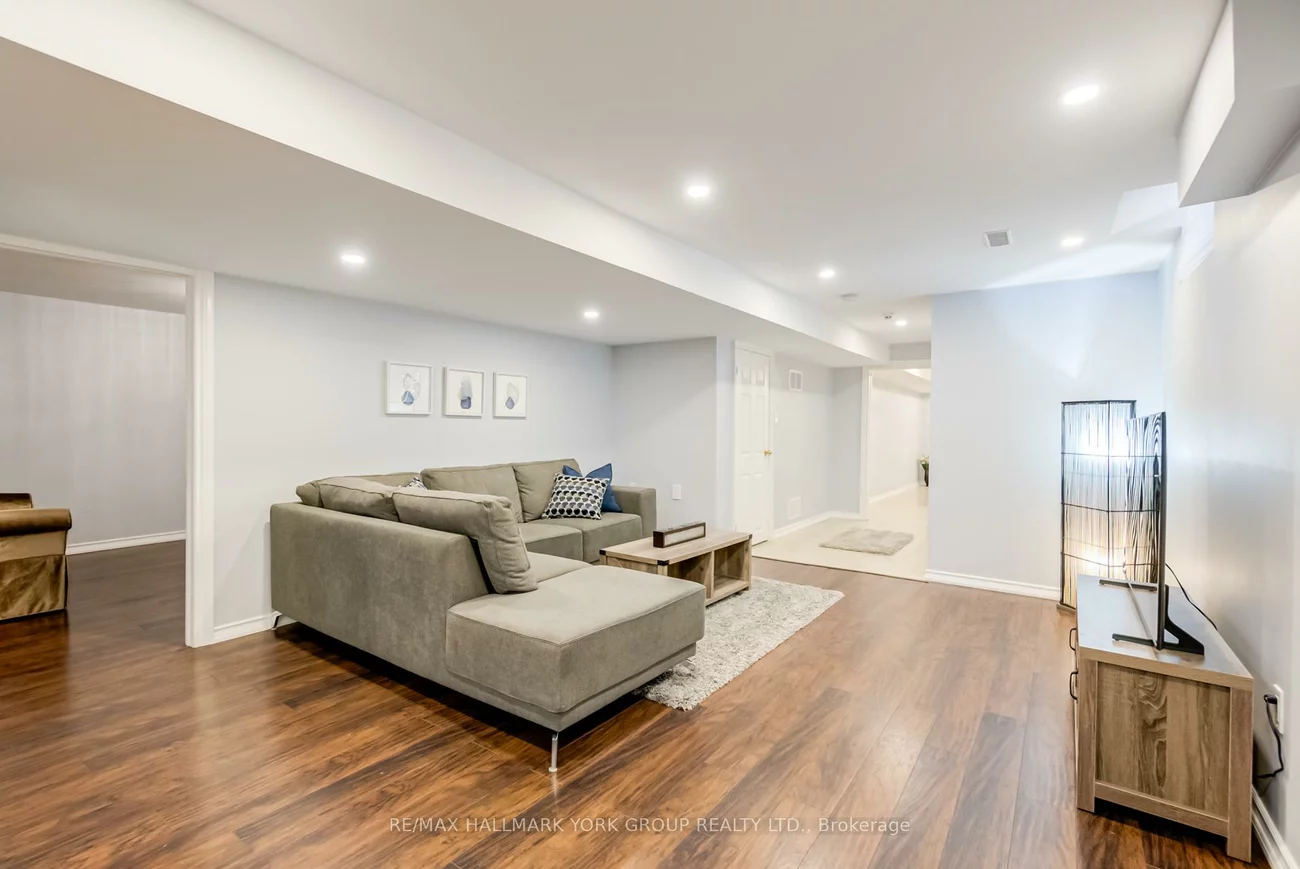 95, Chelsea, Bradford, Bradford West Gwillimbury