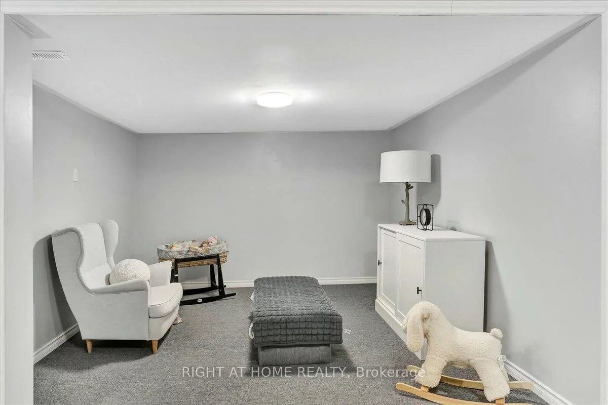 10, Liberty, Bradford, Bradford West Gwillimbury