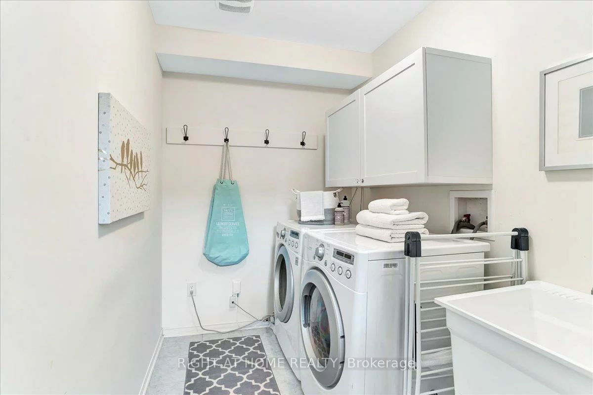 10, Liberty, Bradford, Bradford West Gwillimbury