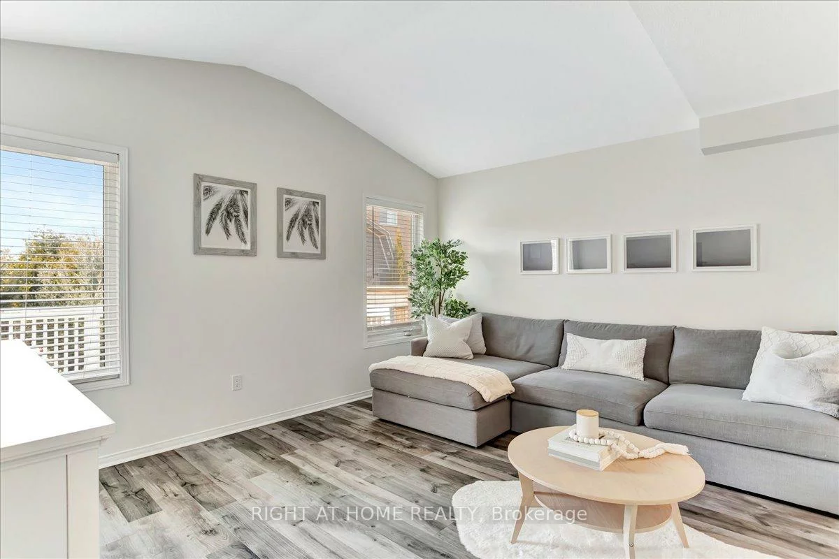10, Liberty, Bradford, Bradford West Gwillimbury
