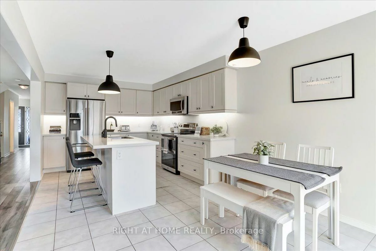 10, Liberty, Bradford, Bradford West Gwillimbury