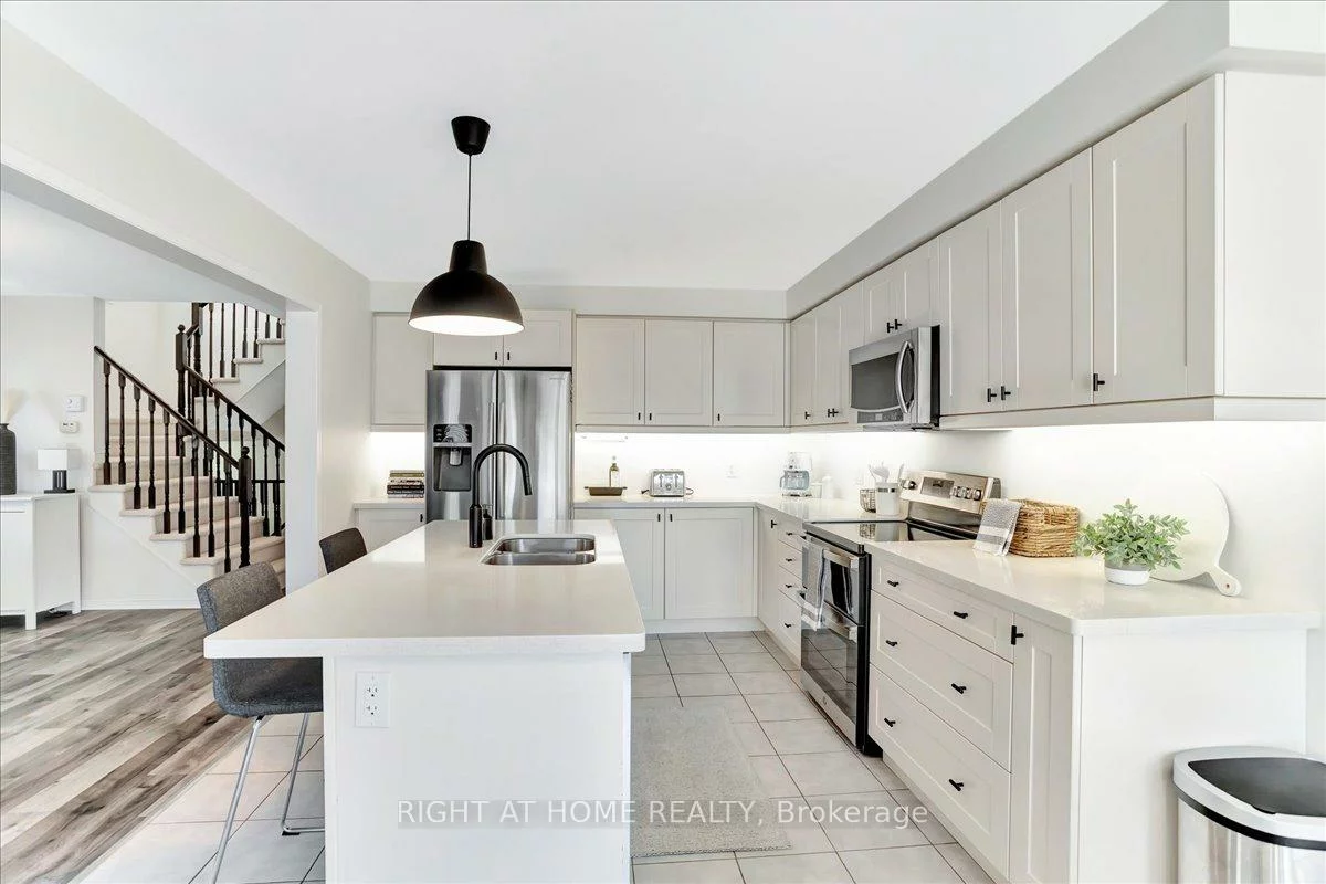 10, Liberty, Bradford, Bradford West Gwillimbury