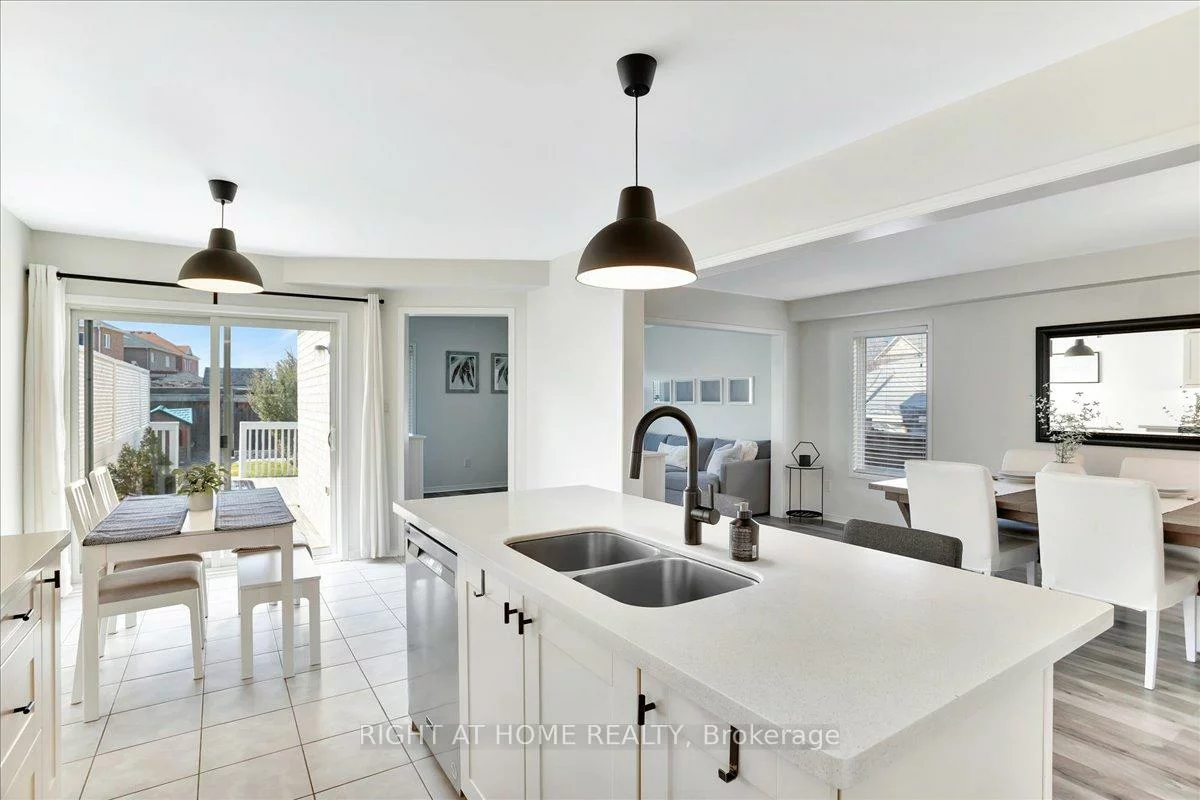 10, Liberty, Bradford, Bradford West Gwillimbury