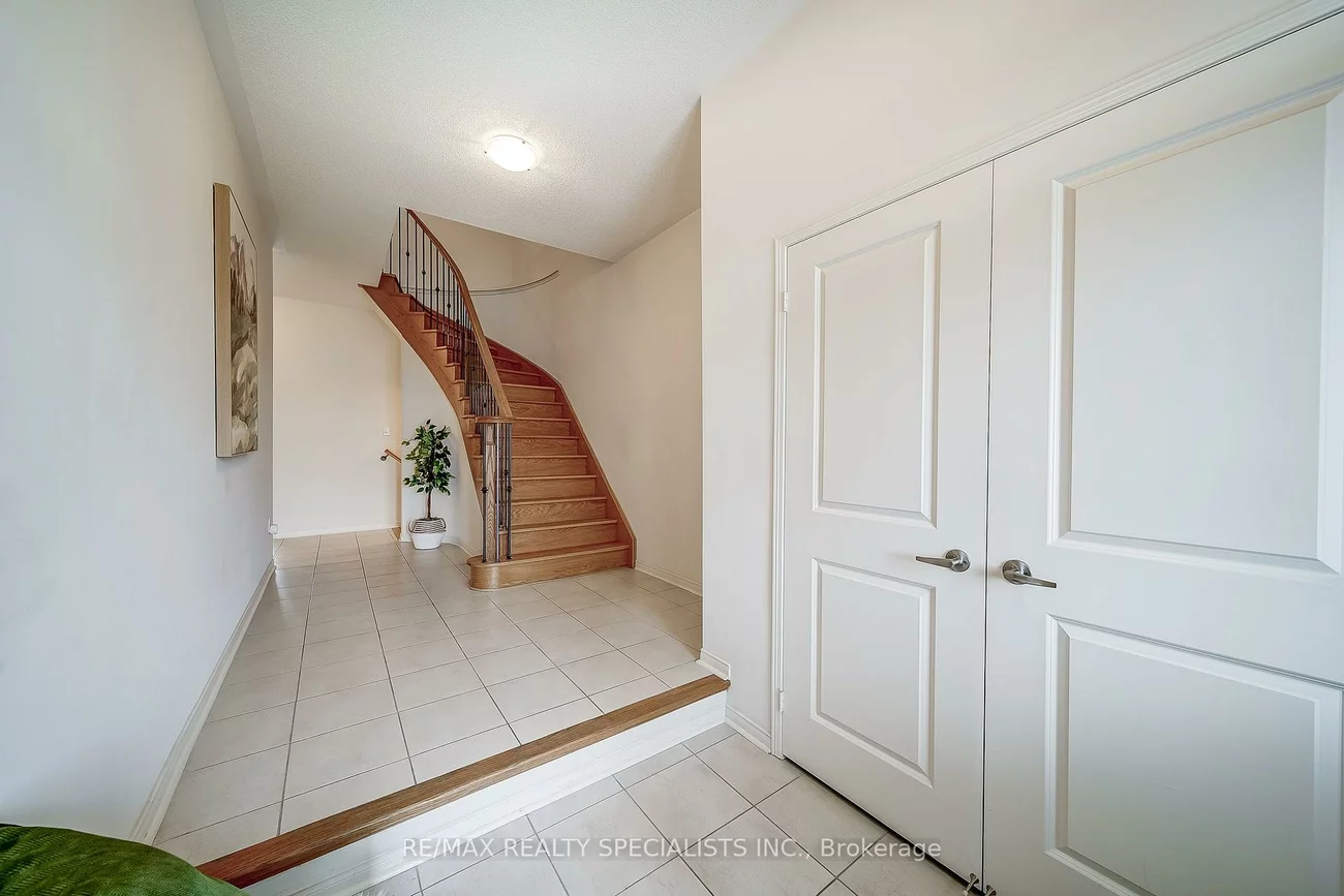 94, Fortis, Bradford, Bradford West Gwillimbury