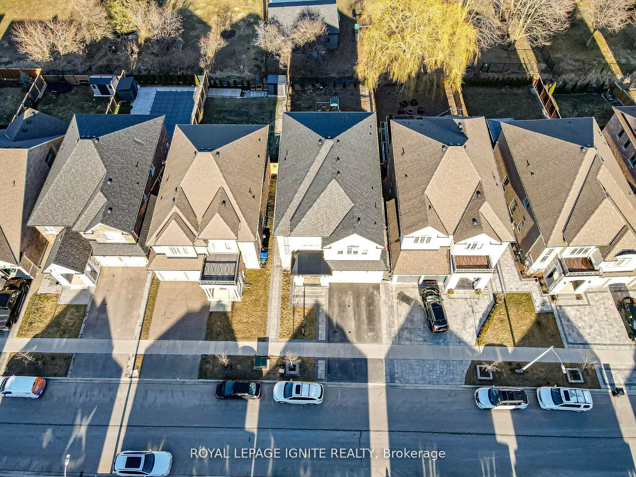 61, Gibson, Bradford, Bradford West Gwillimbury