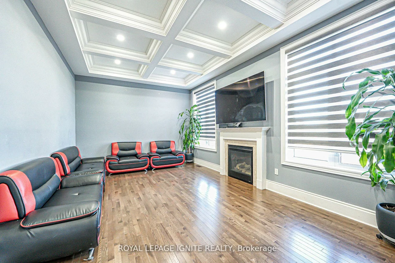 61, Gibson, Bradford, Bradford West Gwillimbury