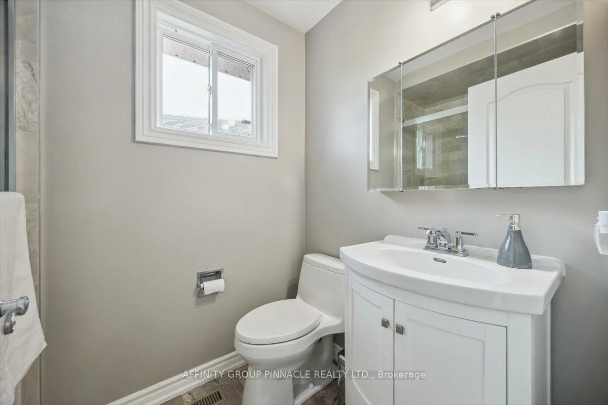 21, Imperial, Bradford, Bradford West Gwillimbury