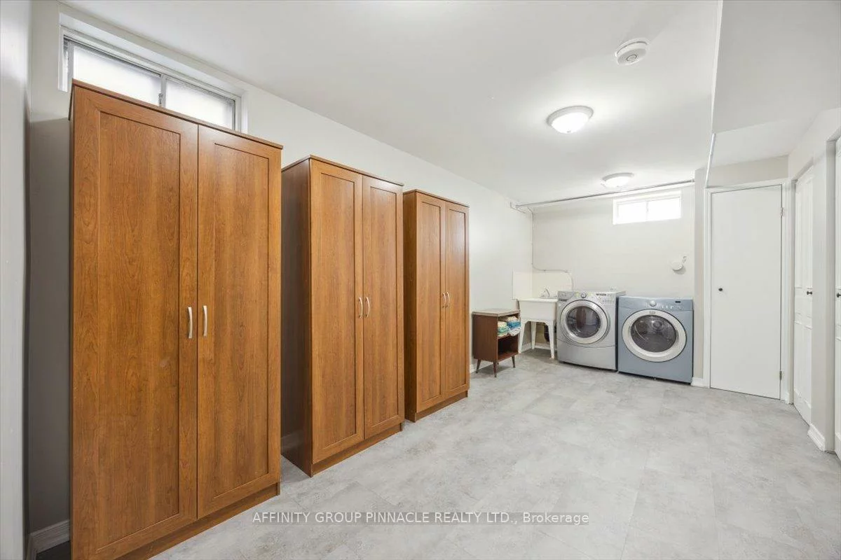 21, Imperial, Bradford, Bradford West Gwillimbury