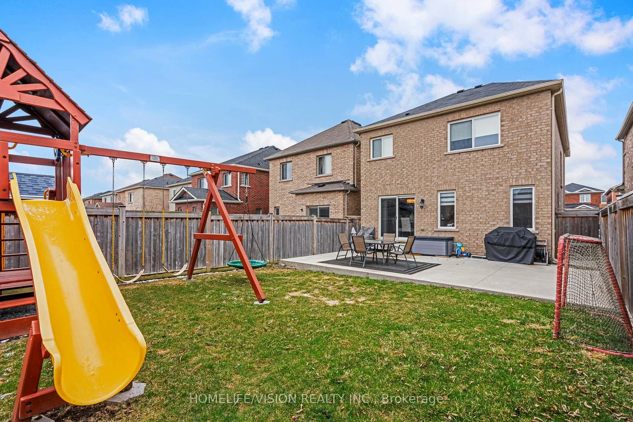 25, Long, Bradford, Bradford West Gwillimbury