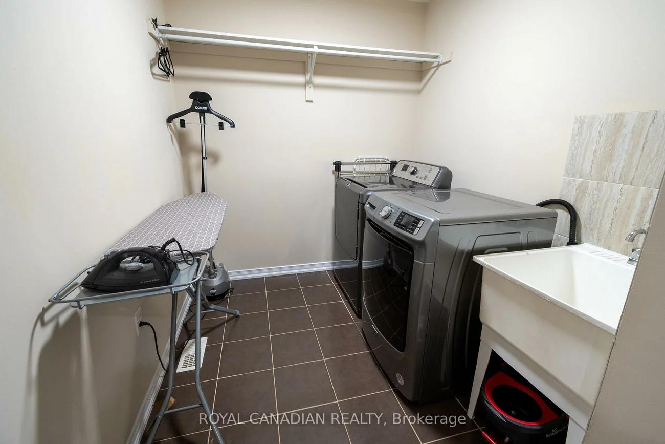 213, Richardson, Bradford, Bradford West Gwillimbury