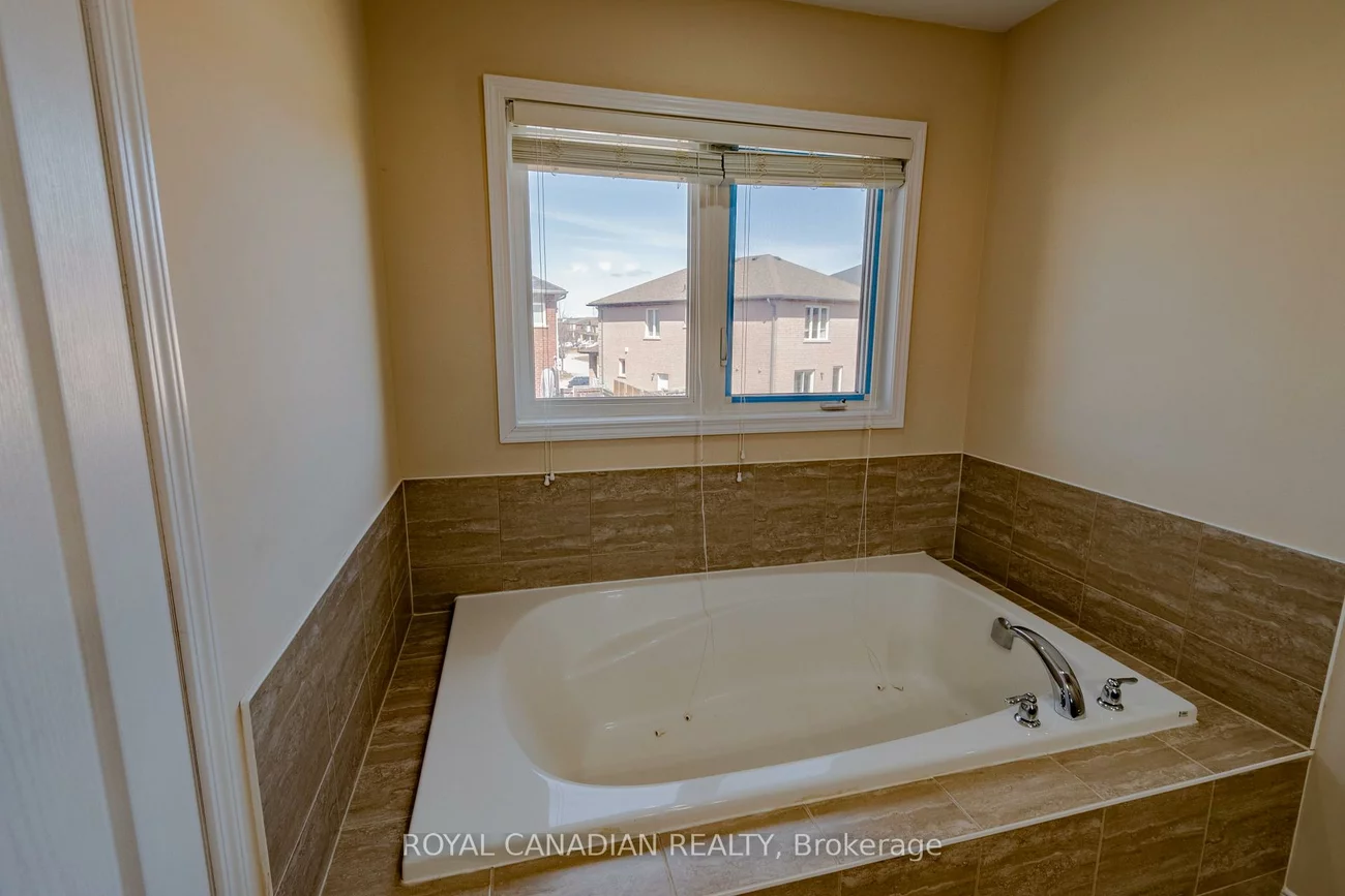 213, Richardson, Bradford, Bradford West Gwillimbury