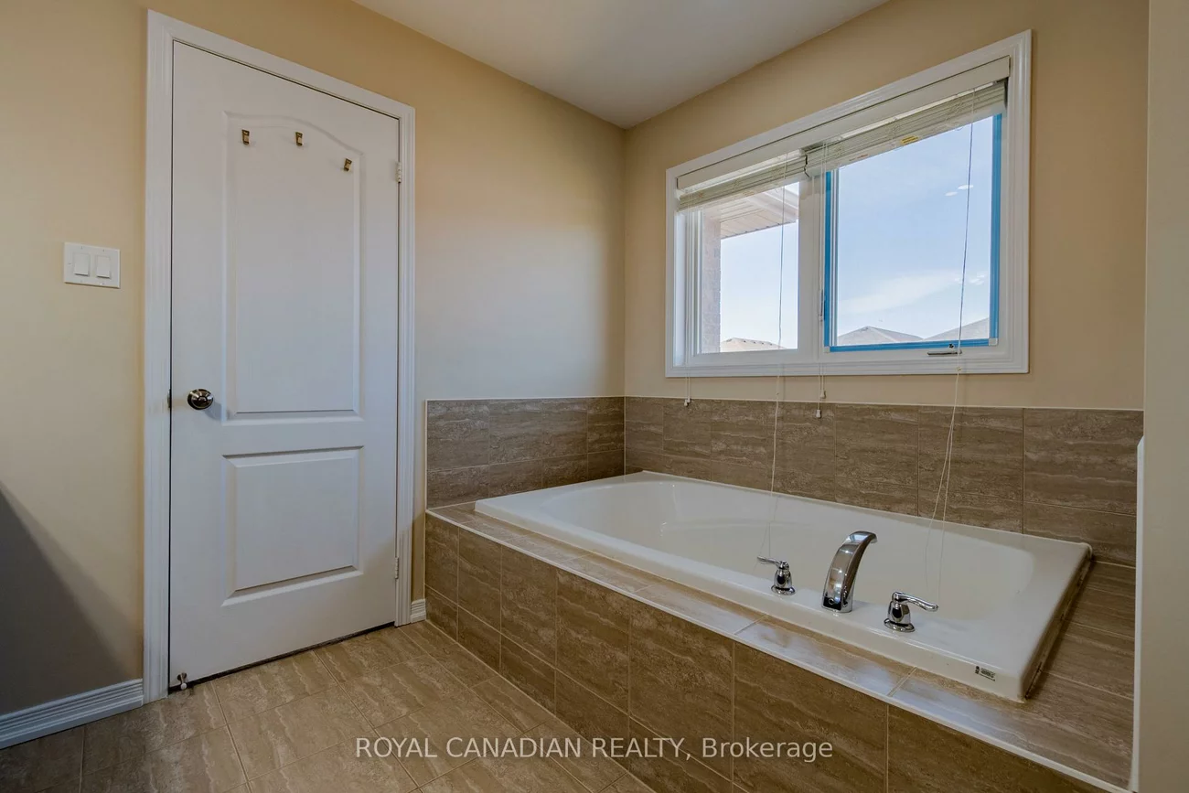 213, Richardson, Bradford, Bradford West Gwillimbury