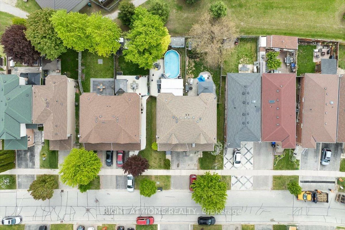 21, Breeze, Bradford, Bradford West Gwillimbury