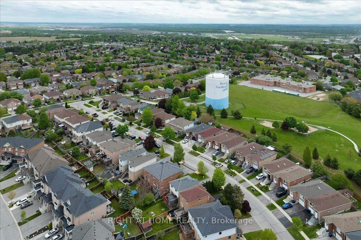 21, Breeze, Bradford, Bradford West Gwillimbury