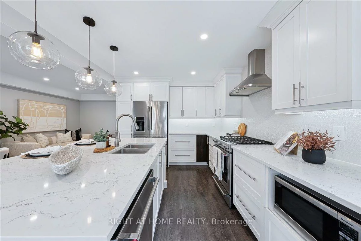 21, Breeze, Bradford, Bradford West Gwillimbury