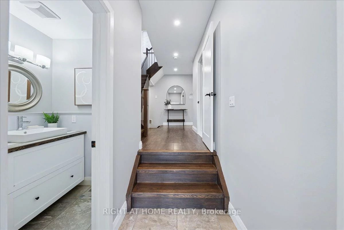 21, Breeze, Bradford, Bradford West Gwillimbury